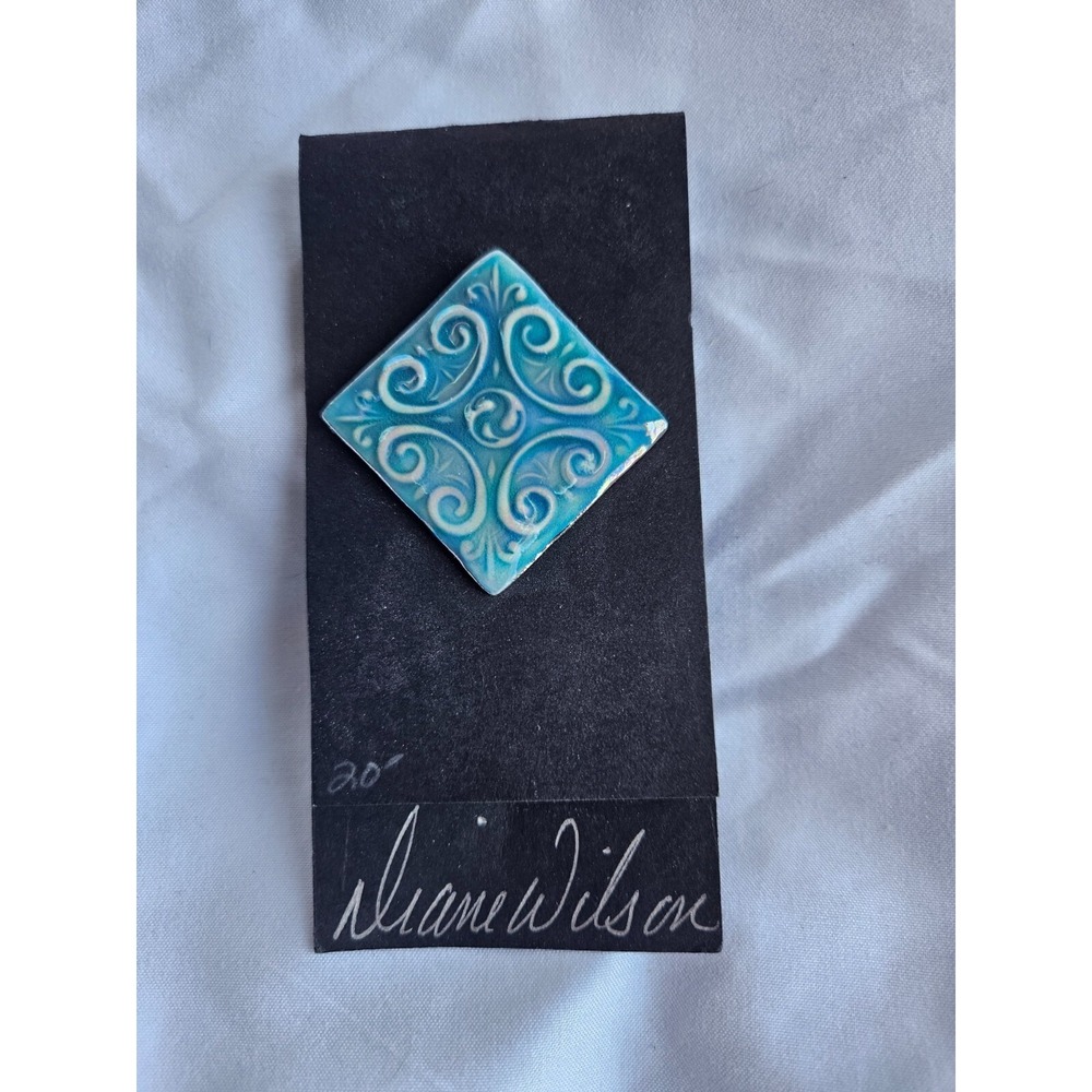 Diane Wilson handformed porcelain‎ clay brooch/slide New
